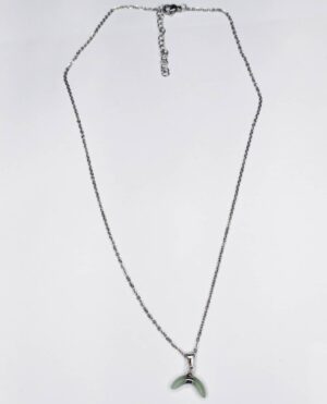 colgante color plata con piedra de color