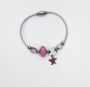 Pulsera detalle abalorio rosa con purpurina