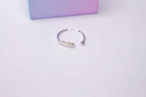 Anillo pluma ajustable