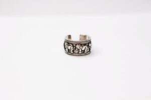 Anillo ancho detalle elefantes plata envejecida