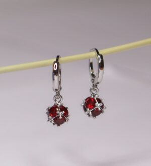 Pendientes color plata circonita roja