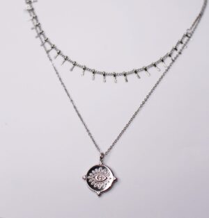 Doble colgante color plata con detalle ojo
