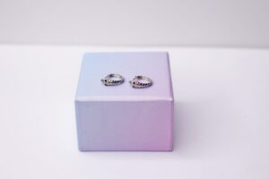 Mini pendientes aro serpiente de plata