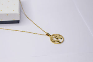 Colgante mapa mundi color dorado