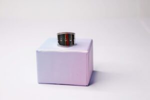 Anillo ancho plateado de acero inoxidable ajustable