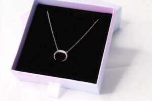 Colgante media luna con circonitas Plata de Ley 925