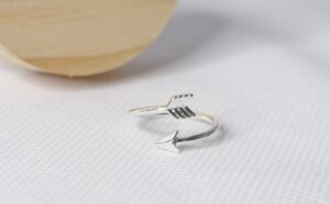 Anillo flecha doblada plata 925