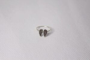 anillo alas pequeñas